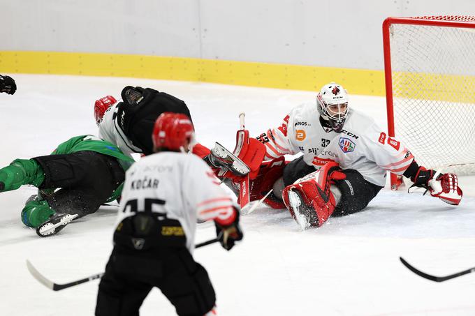 Žan Us, ki je še lani branil za Olimpijo, je imel precej dela in bil na koncu eden bolj zaslužnih za napredovanje. | Foto: Aleš Fevžer