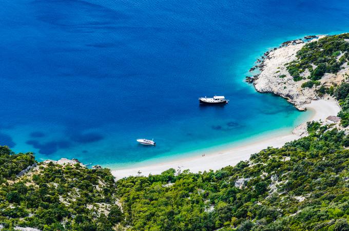 Plaža Lubenice na otoku Cres je posebna tudi zaradi nedostopnosti z avtomobilom. | Foto: Shutterstock