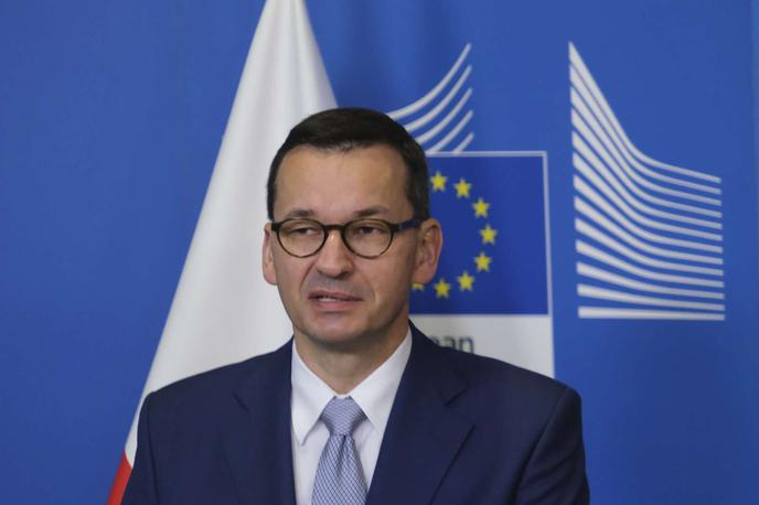 Mateusz Morawiecki | "Razsodba ustavnega sodišča potrjuje, kar dobesedno izhaja iz vsebine ustave republike Poljske, torej, da je ustavno pravo nad vsemi drugimi viri prava," je bil zadovoljen poljski premier Mateusz Morawiecki. | Foto STA