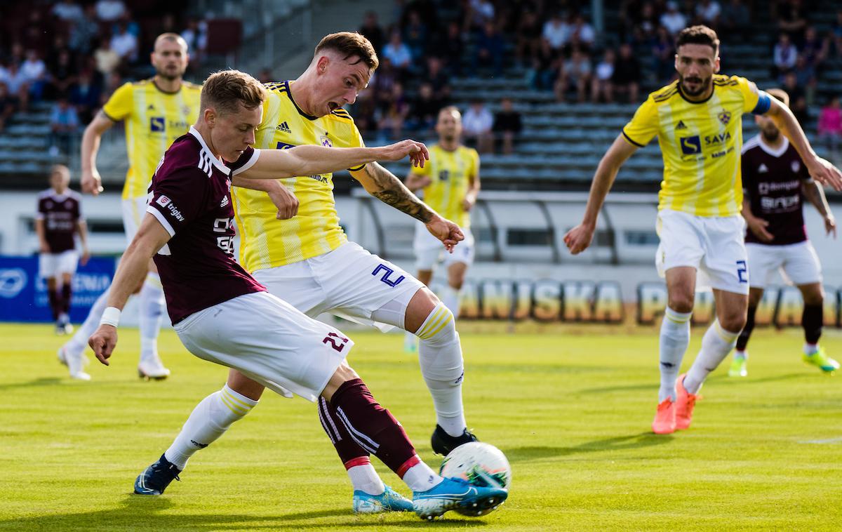 NK Triglav NK Maribor | Maribor je v zadnjih minutah strl odpor hrabrega Triglava, ki je dolgo vodil, nato pa ostal praznih rok. | Foto Grega Valančič / Sportida