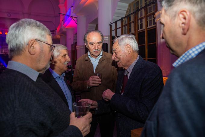 Slovenske trenerske legende. Mik Pavlovčič (desno) v pogovoru z Janezom Drvaričem (levo) in Sergejem Ravnikarjem (sredina). | Foto: Grega Valančič/Sportida