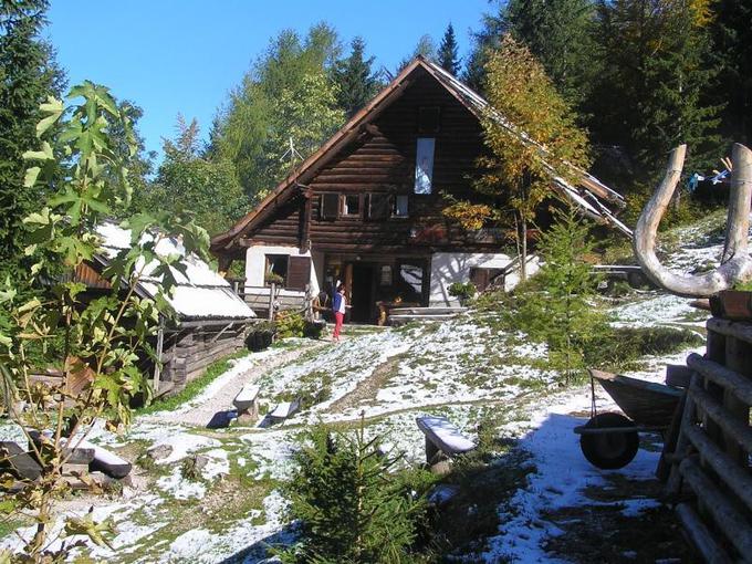 Zaradi posledic poplav je dostop do Logarske doline otežen, tam pa je poleg Doma planincev v Logarski dolini, zaprta tudi Koča na Klemenči jami pod Ojstrico.  | Foto: 