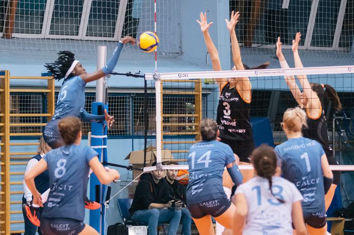 Calcit Volley - Eczacibasi | Kamničanke so se znašle v težkem položaju. | Foto Klemen Brumec