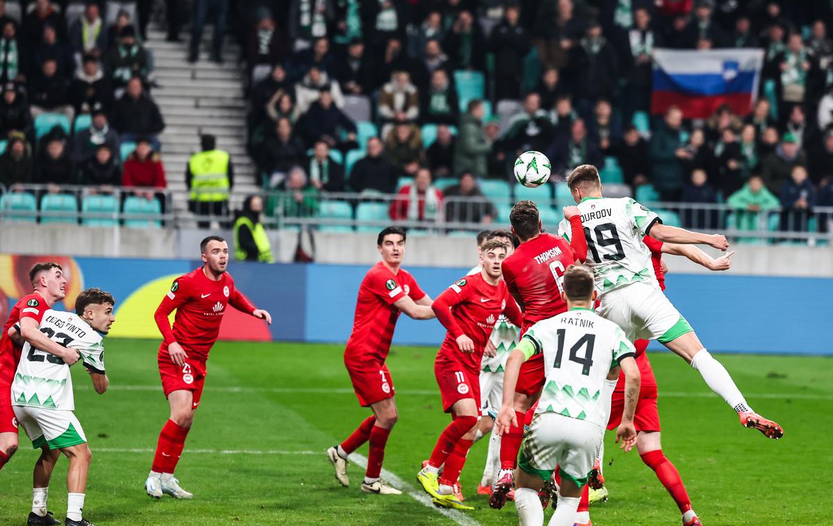 konferenčna liga NK Olimpija Larne Ivan Durdov | Trenutek, ko je Ivan Durdov dosegel gol z glavo za vodstvo Olimpije z 1:0. | Foto Aleš Fevžer