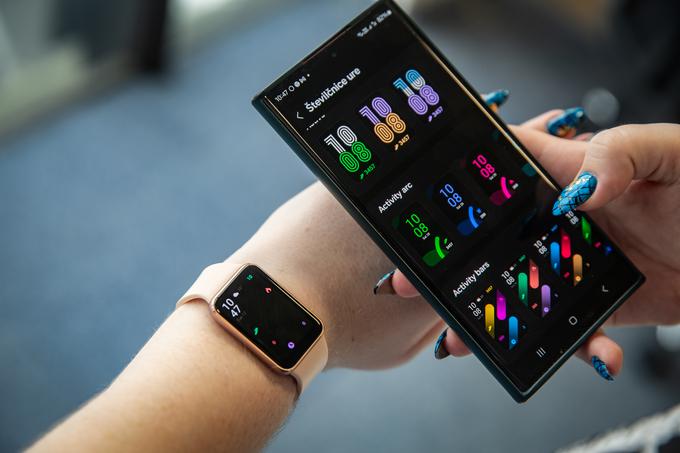 Pametna zapestnica Samsung Galaxy Fit3 in pripadajoča aplikacija na povezanem (Samsungovem) pametnem telefonu | Foto: Bojan Puhek