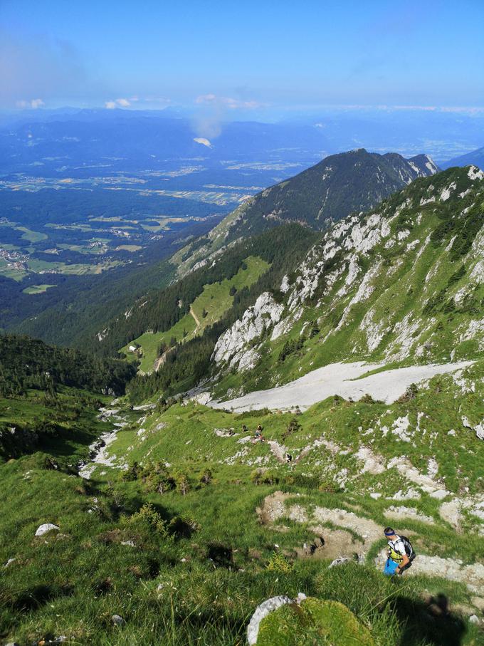 Sestop proti planini Javornik in nato levo nazaj proti izhodišču v vasi Bašelj. | Foto: Matej Podgoršek