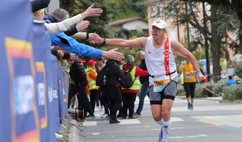 Pretekel je že 100 maratonov, vsega skupaj pa že neverjetnih 38 tisoč kilometrov #video