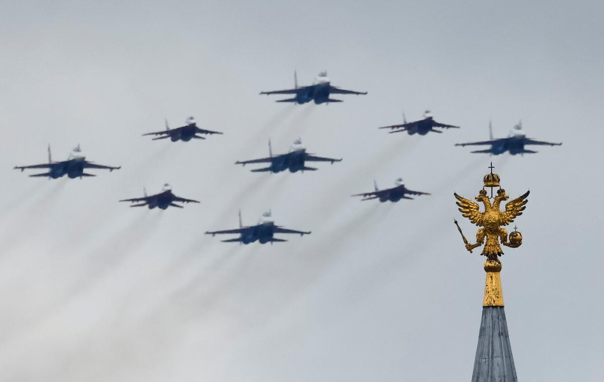 Ruska vojska letala mig | "Ne bi me presenetilo, če bi dedka pripeljali v Bahmut ... In nič se mu ne bi zgodilo," je Bidnov nenapovedani obisk Kijeva komentiral Igor Girkin. | Foto Reuters