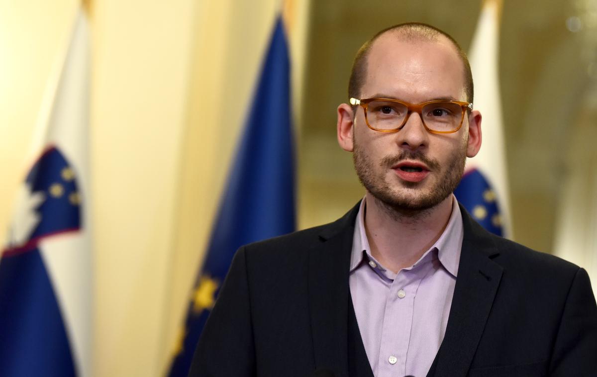 Matej T. Vatovec | Matej T. Vatovec iz Levice meni, da je treba zgodovino pustiti zgodovinarjem, njene interpretacije pa ne bi smela podajati politika, katere cilj je legitimirati svoje interese. | Foto STA