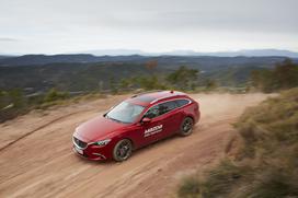 Mazda štirikolesni AWD pogon - i-Activ