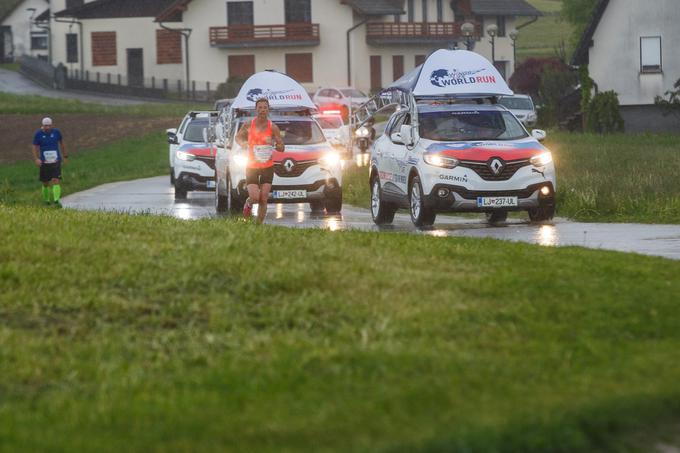 Naliv, ki je tekače včeraj ujel na teku Wings For Life World Run, mu je dobro del.  | Foto: 