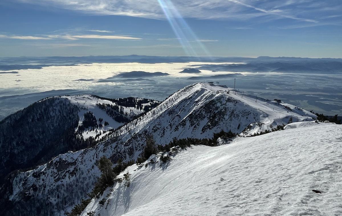 Krvavec smučišče | Smučišče je 24., 25. in 26. decembra 2020 kljub vladni prepovedi obratovanja žičnic obratovalo. | Foto Gregor Pavšič