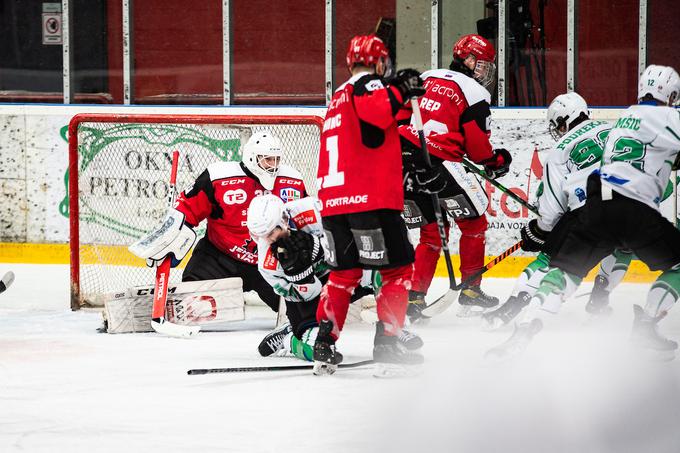 Jeseniški gol je branil Urban Avsenik, saj je Antti Karjalainen zbolel. | Foto: Peter Podobnik/Sportida