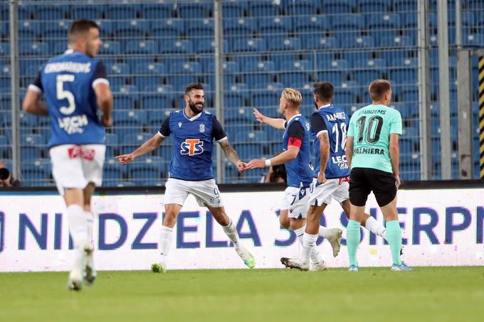 Valmiera je leta 2020 izgubila evropski dvoboj s poljskim Lechom, novopečenim klubom slovenskega reprezentanta Mihe Blažiča, z 0:3. | Foto: Guliverimage