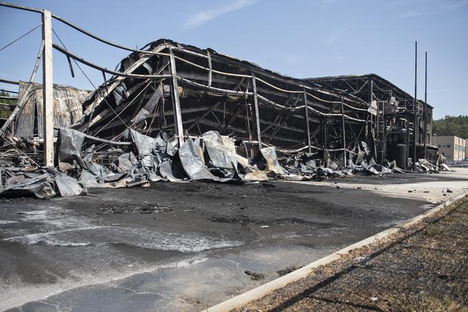 Požar v podjetju Fragmat, Podskrajnik pri Rakeku | Foto: STA ,