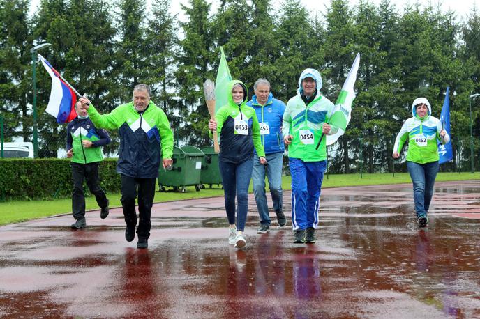 Olimpijska bakla Postojna | Foto Aleš Fevžer/OKS