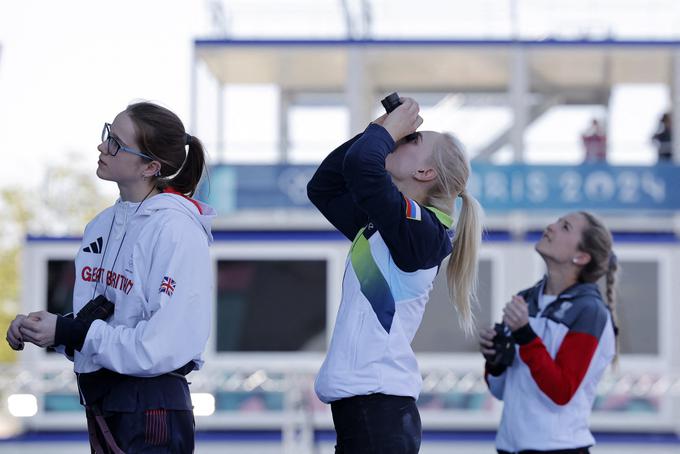 Janja Garnbret med ogledom smeri za težavnost. | Foto: Reuters