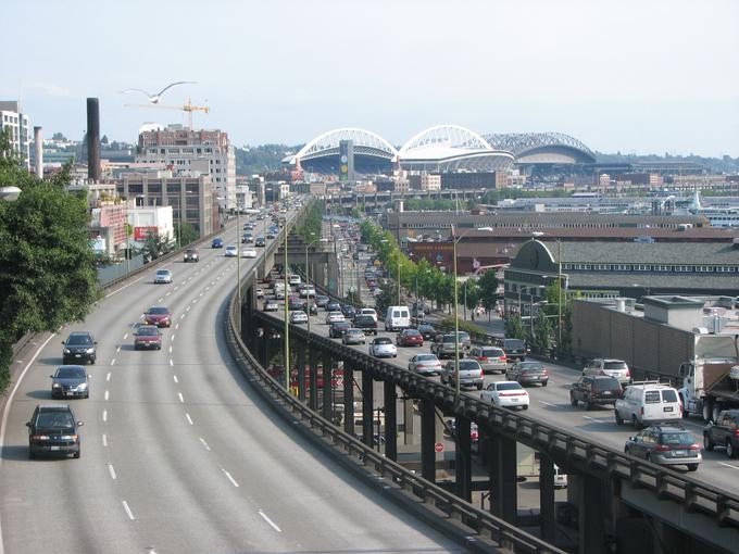 Alaskan Way Viaduct je bil močno poškodovan, zato se prenova ni izplačala. Nadomestil ga je novi predor, ki so ga uradno odprli leta 2019. | Foto: Wikipedia Commons