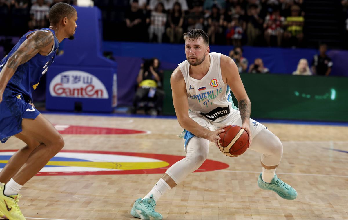 Luka Dončić SP 2023 | Slovenske košarkarje v petek čaka naporen dan. Tekma z Avstralijo, ki je lahko odločilna, in tajfun Haikui, ki bo zajel japonsko otočje Okinava. | Foto Guliverimage