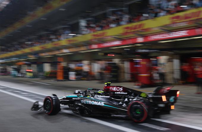 Lewis Hamilton bo na 17. štartnem mestu. | Foto: Reuters