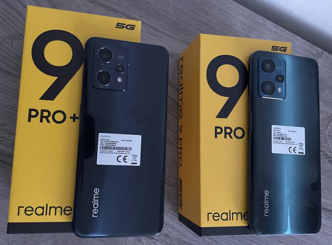 Na prvi pogled razlik med pametnima telefonoma Realme 9 Pro in Realme 9 Pro+ tako rekoč ni. Očitne postanejo šele, ko oba telefona spoznaš malce bolje, je pa res, da jih večina nezahtevnih uporabnikov, ki sta jim telefona tudi namenjena, najverjetneje ne bi opazila nikoli, saj na uporabniško izkušnjo z izjemo čitalnikov prstnih odtisov, ki sta na različnih mestih, nimajo res bistvenega vpliva. Ko oba telefona dodobra proučiš, sicer postane jasno, da je Realme 9 Pro+ precej boljši nakup od bratca brez plusa.  | Foto: Matic Tomšič