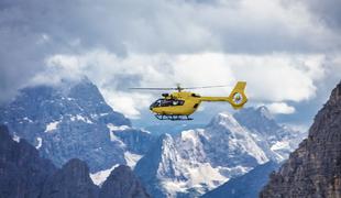 Italijani s helikopterjem reševali slovenske alpiniste