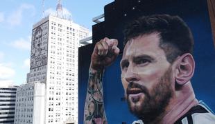 Ob prvi obletnici naslova Messi dobil 30-metrski mural #video