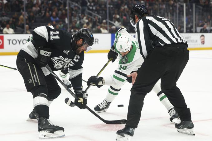 Kopitar je dosegel svojo 22. podajo v sezoni, s čimer je niz domačih asistenc podaljšal na četrto tekmo.  | Foto: Reuters