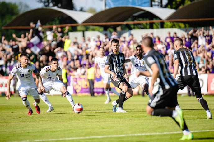 NŠ Mura : NK Maribor, 1. snl | Nedeljska tekma Mure proti Mariboru je bila zadnja v črno-belem za vsaj dva nogometaša. | Foto Blaž Weindorfer/Sportida