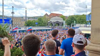 Slovenske navijače s kokainom, marihuano in pirotehniko zavrnili na meji