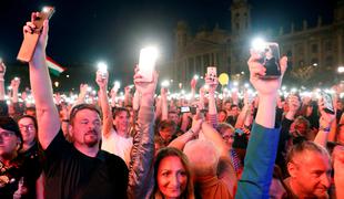 Množične demonstracije v Budimpešti: "Orban ni moj premier" #foto