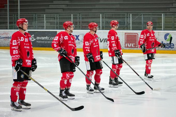 Železarji v veseli december v posebnih dresih. | Foto: HDD Sij Acroni Jesenice