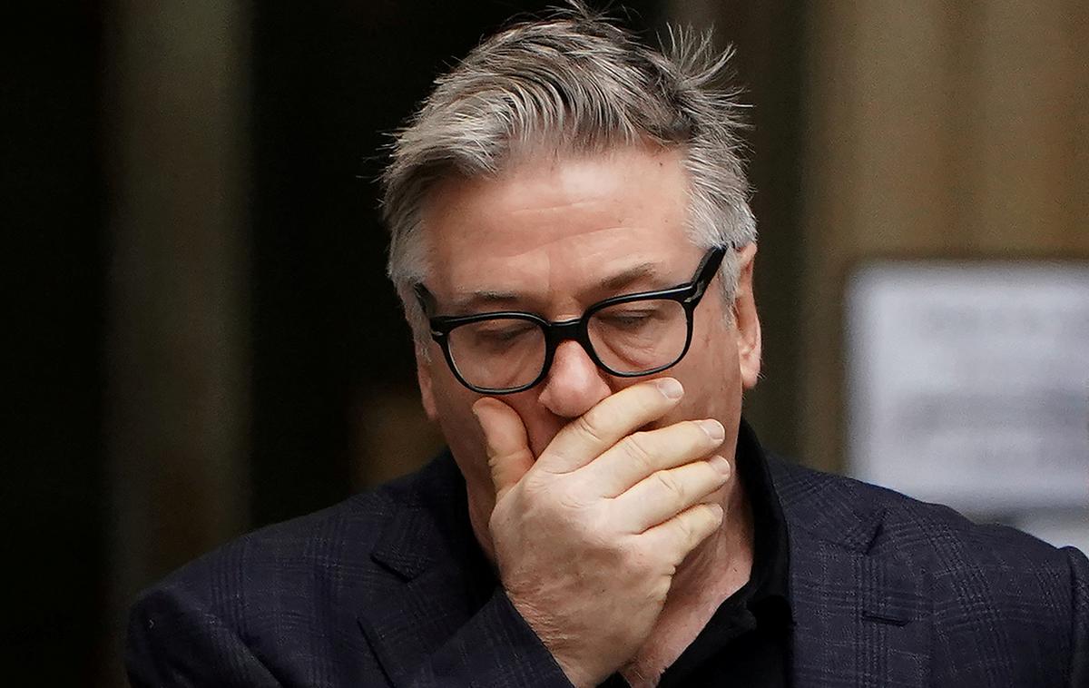 Alec Baldwin | Alecu Baldwinu grozi do 18 mesecev zapora in pet tisoč ameriških dolarjev kazni. | Foto Reuters