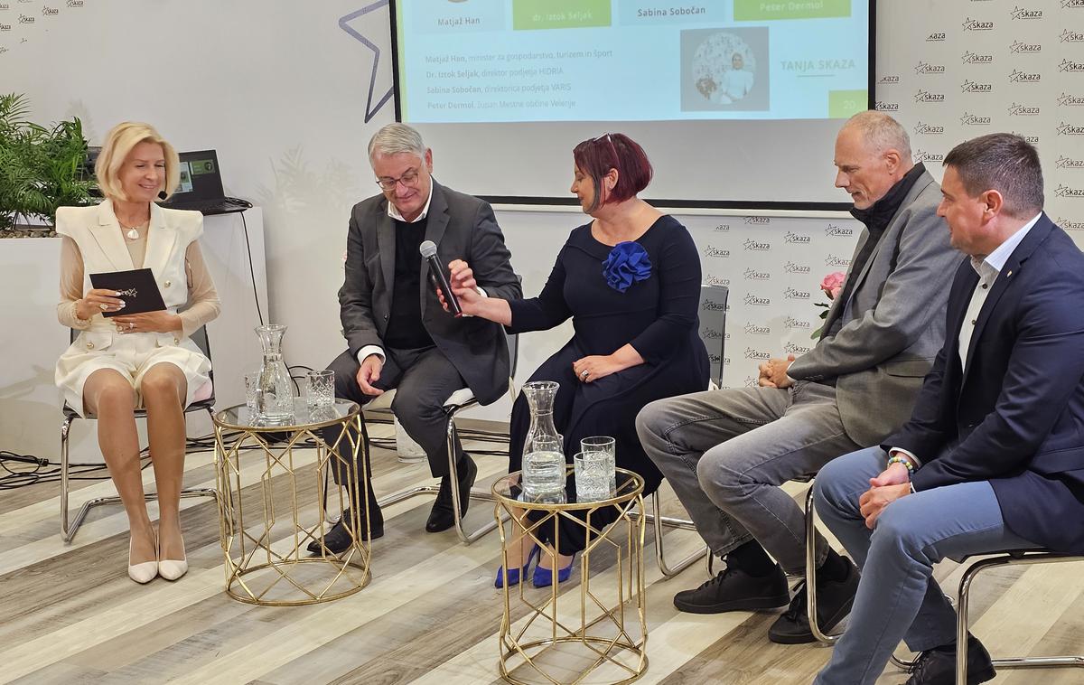 Skaza, trajnost, okrogla miza | Na trajnostni konferenci v Velenju so med drugimi sodelovali Tanja Skaza, Matjaž Han, Sabina Sobočan, dr. Iztok Seljak in Peter Dermol. | Foto Srdjan Cvjetović