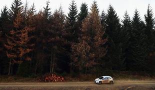 Prvak Ogier v vodstvu zadnjega relija sezone