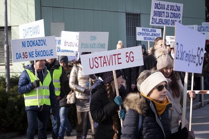 V Sloveniji obstaja precej močno gibanje nasprotnikov uvajanja tehnologije 5G. Njihova glavna skupina na družbenem omrežju Facebooku ima že skoraj 10.000 sledilcev. Zavzemajo se predvsem za preprečitev morebitnih zdravstvenih posledic, ki bi jih po njihovem mnenju lahko povzročila uvedba 5G v Sloveniji.  | Foto: Bojan Puhek