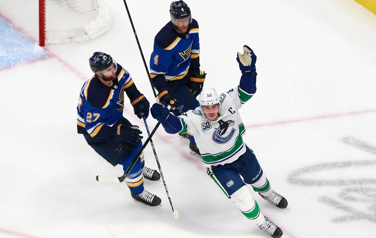 Bo Horvat Vancouver Canucks St Louis Blues | Bo Horvat je v podaljšku zadel za zmago Vancouvra, ki proti prvakom iz St. Louisa zdaj vodi z 2:0 v zmagah. | Foto Getty Images