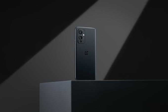 OnePlus 9 bo v Sloveniji na voljo v modri barvi. | Foto: OnePlus