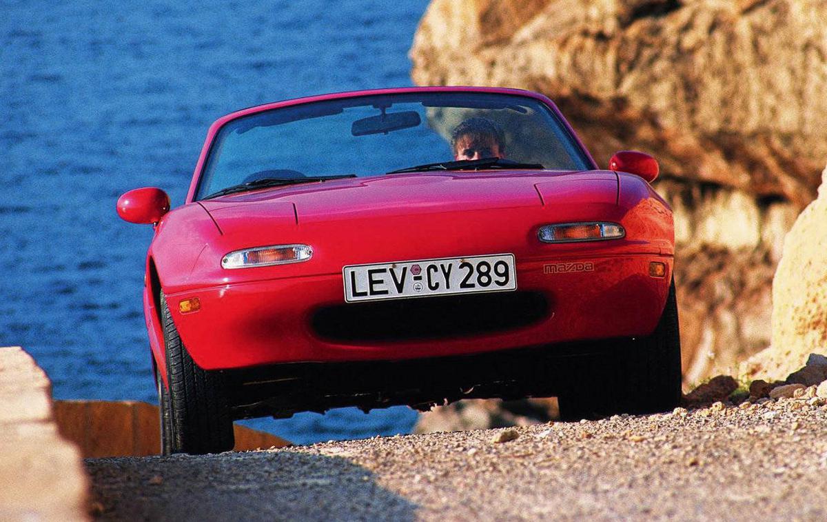 Mazda MX-5 | Prvo generacijo mazde MX-5 so razkrili leta 1989 na avtomobilski razstavi v Chicagu v ZDA. | Foto Mazda