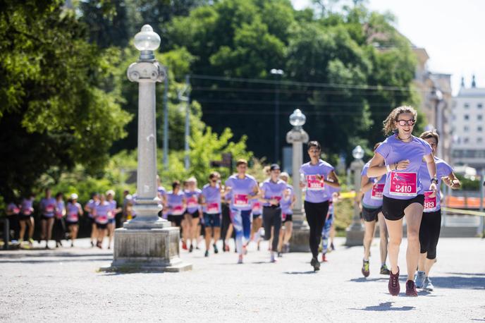 dm tek za ženske 2022 | Park Tivoli je v soboto prekipeval od dobre energije. Na sporedu je bil 16. dm tek za ženske, ki so se ga letos prvič lahko udeležili tudi moški. | Foto dm tek za ženske