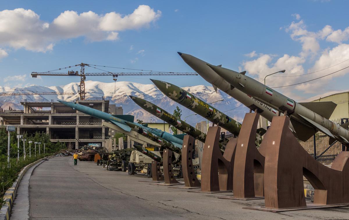 iran rakete jedrsko orožje uran | Namestnica generalnega sekretarja ZN Rosemary DiCarlo je dejala, da ZDA niso odpravile sankcij, Iran pa ni preklical nobenega od ukrepov, ki niso skladni z njegovimi zavezami v zvezi z jedrsko energijo. Opozorila je, da Mednarodna agencija za jedrsko energijo (IAEA) od februarja 2021 ni mogla preveriti zalog oplemenitenega urana v Iranu, vendar ocenjuje, da te 30-krat presegajo dovoljeno količino. | Foto Shutterstock