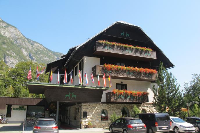 Hotel Zlatorog | Sklad prepis zemljišč v okolici nekdanjega hotela Zlatorog zahteva kar 30 let po sprejetju zakona.  | Foto STA