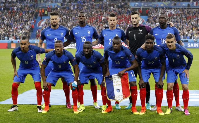 Francoska reprezentanca pred četrtfinalnim srečanjem z Islandijo, ko se je nazadnje predstavila na Stade de Franceu. | Foto: 