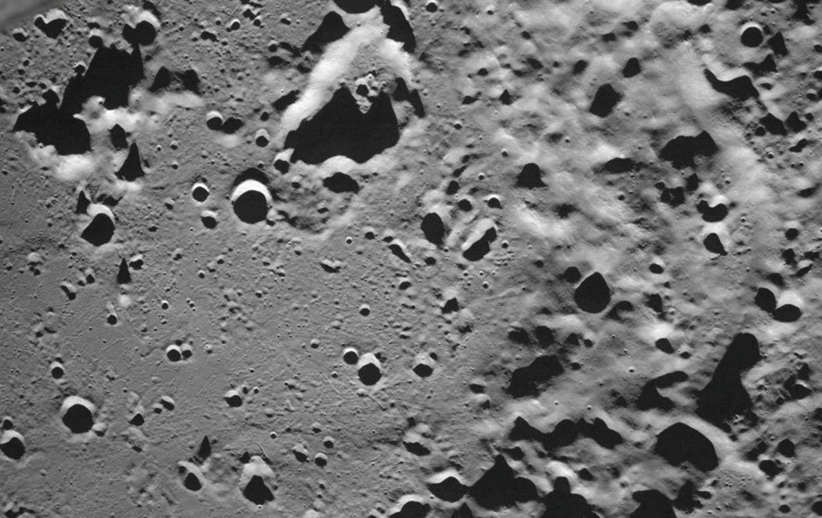 sonda Luna-25 | Ruska sondo Luna-25 je 17. avgusta posnela fotografije površja Lune in Zeemanov krater. | Foto Reuters