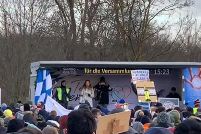 protest |  Več deset tisoč protestnikov se je zbralo v Nürnbergu. | Foto Twitter