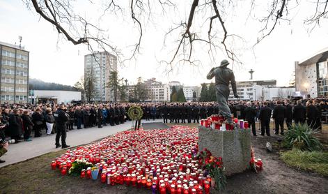 Slovenija žaluje in zbira donacije za otroke treh umrlih rudarjev #video