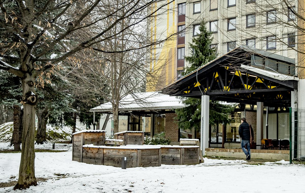 Dijaški dom Celje | V zgodnjih jutranjih urah oktobra lani se je mladenič pred dijaškim domom sprl z vrstnikom in ga po prepiru napadel z nožem. | Foto Ana Kovač