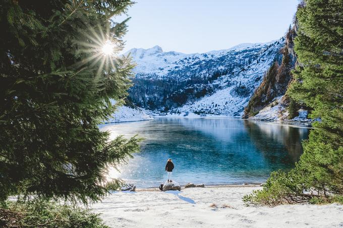 Krnsko jezero je največje slovensko visokogorsko jezero. V dolžino meri 390 m, široko je 150 m, globoko pa 17,5 metra.  | Foto: Teddy Verneuil (www.slovenia.info)