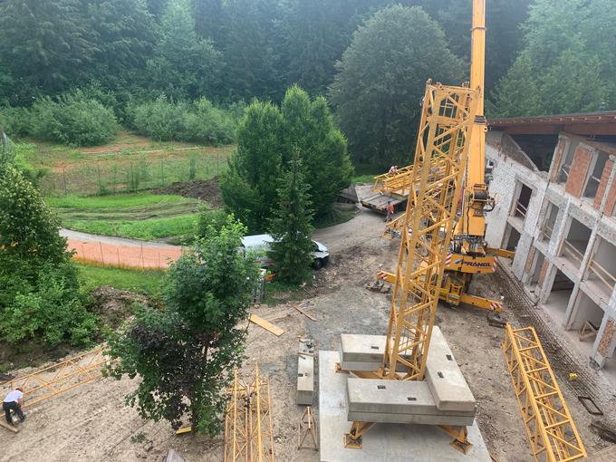 Prenova hotela Bohinj je v polnem teku. | Foto: Jure Repanšek