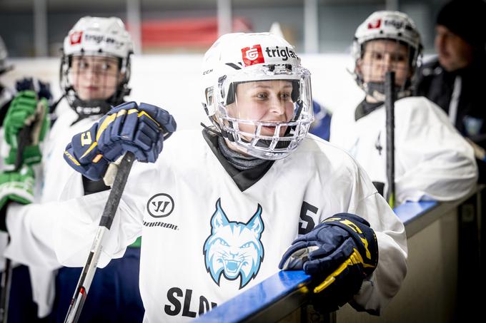 Pia Pren je v 4. minuti zadela za vodstvo z 1:0. Za Slovenijo so zadele še Tamara Svetina, Julija Blazinšek in Arwen Nylaander. | Foto: Ana Kovač